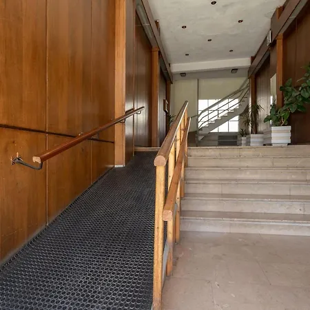 Georginas In Center Apartment