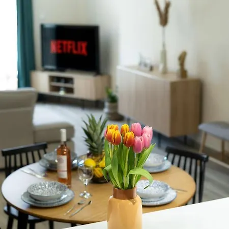 Georginas In Center *